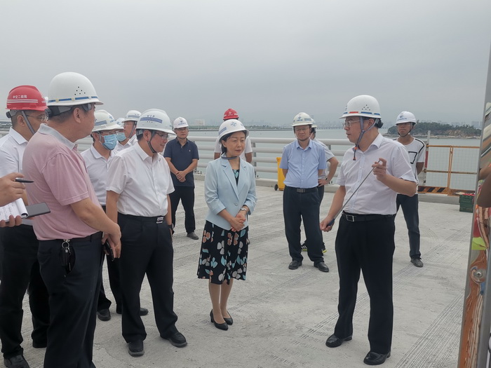 0907【工程公司】省委、省政府領(lǐng)導(dǎo)調(diào)研翔安大橋項(xiàng)目建設(shè)情況1_調(diào)整大小.jpg